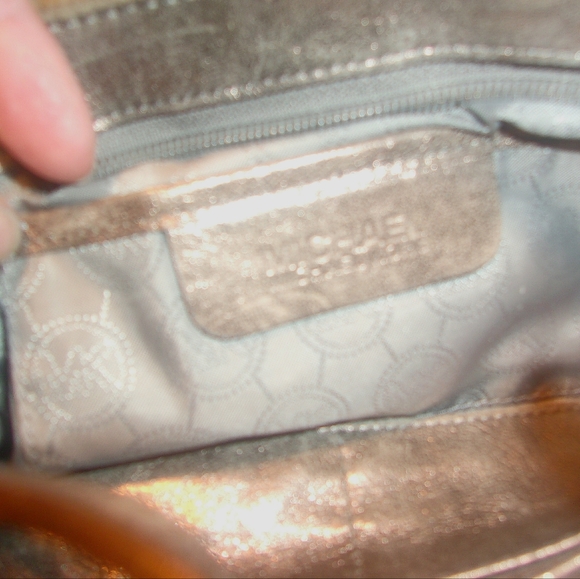 MICHAEL KORS | Soft Metallic Gold Ruched Cross-body Purselette - Picture 12 of 16